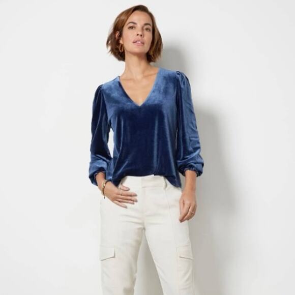 EVEREVE Carla Velour Velvet Top Navy Blue V-Neck Puff Sleeve Smocked Cuff Blouse - Picture 1 of 12